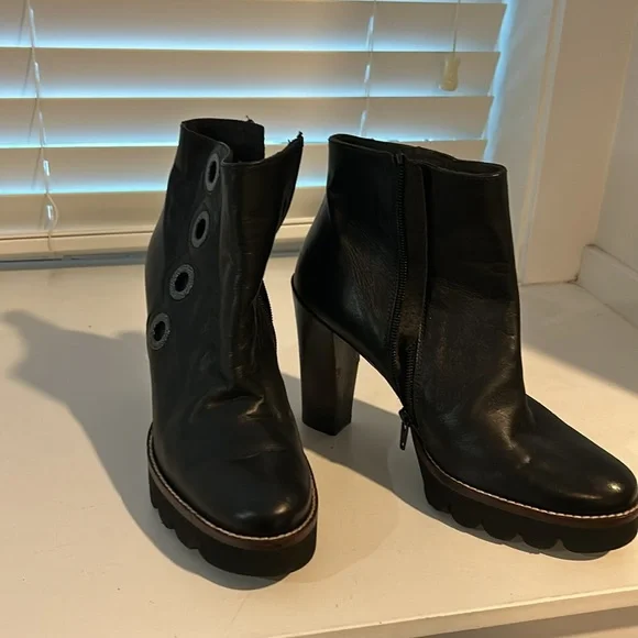 New without tags- Gadea leather booties. - Picture 2 of 5
